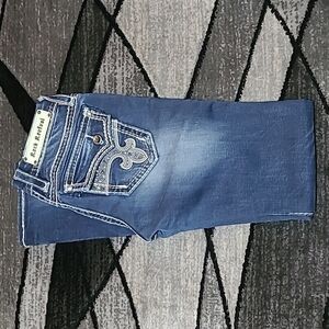 ROCK REVIVAL AVERY EMBROIDERED STUDDED RHINESTONES STRAIGHT DENIM JEAN